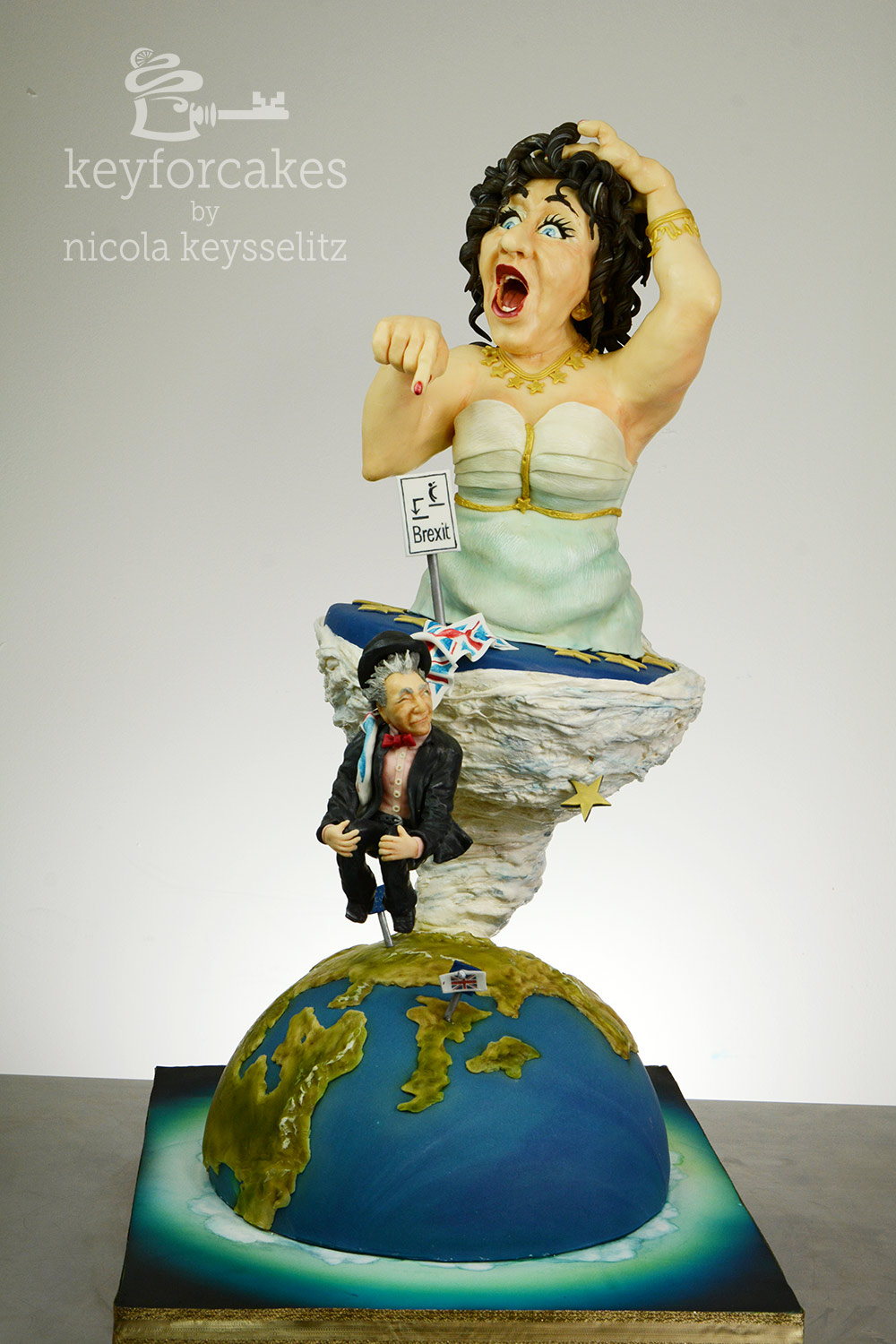 Alternativ Wettbewerbstorte aus Modellierschokolade zur Cake International 2016 Thema Brexit, der Ausstieg Englands aus der EU