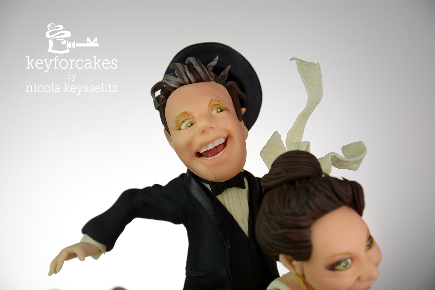 Da geht dem Herrn doch glatt der Hut flöten - Detailansicht Kopf des Bräutigams