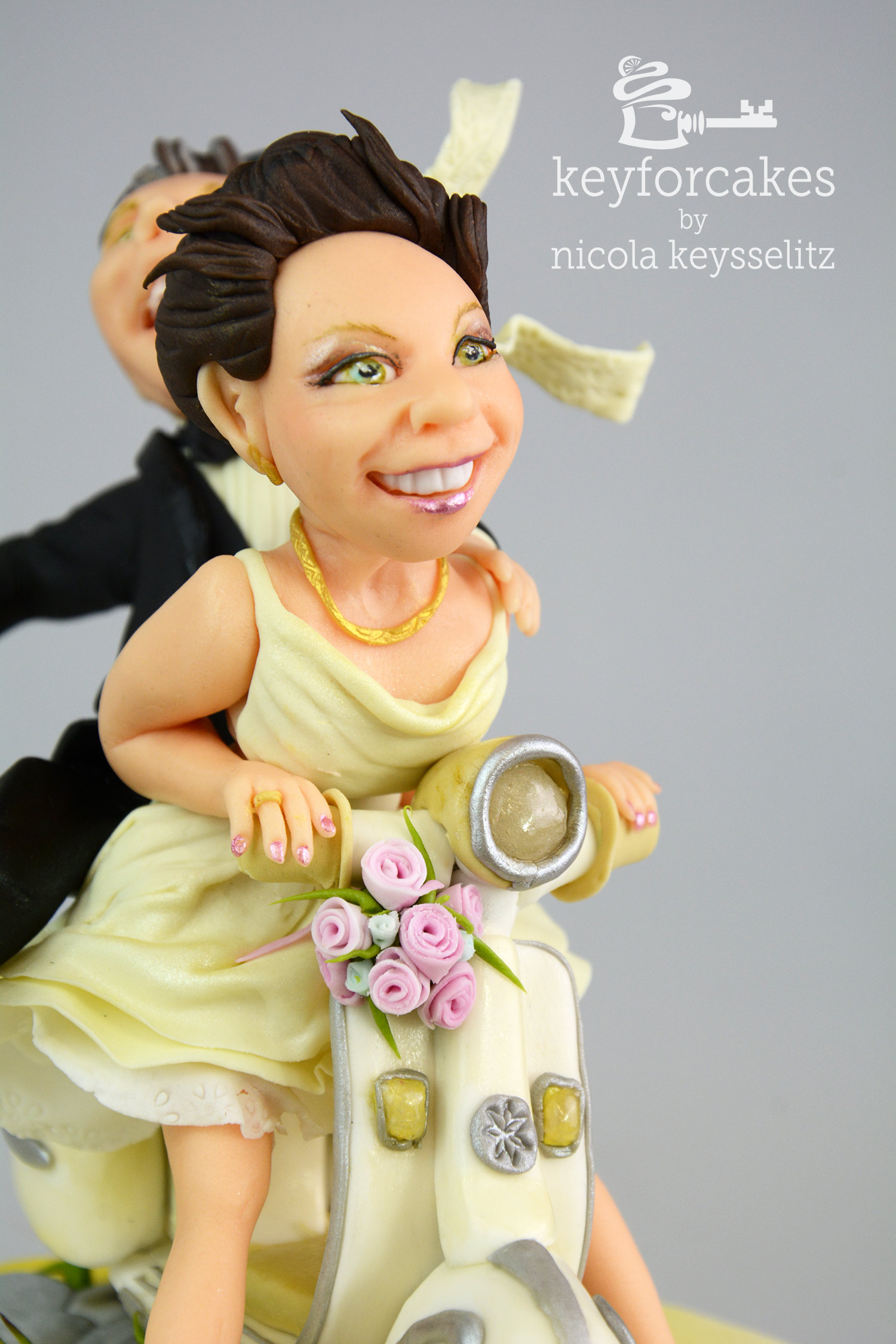 Vespabraut gibt Gas - Das Brautpaar auf der Vespa - Auftragsarbeit für Hochzeitstorte